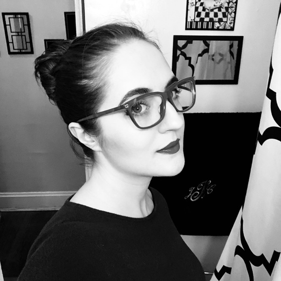 Meet Your Posher, J.C. Of Sapiochic 💋 - Picture 3 of 3